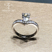 Hot Sale Pear Cut    Rings Jewelry Women 18k Gold Luxurious Diamond Ring